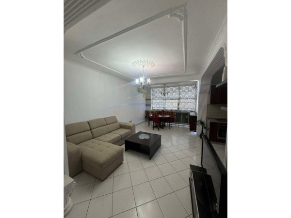 Tirane, jepet me qera apartament 2+1 Kati 8, 113 m² 450 € (Unaza e Re)