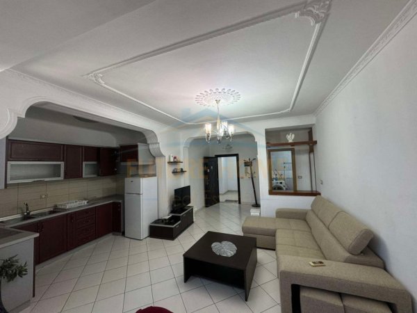 Tirane, jepet me qera apartament 2+1 Kati 8, 113 m² 450 € (Unaza e Re)