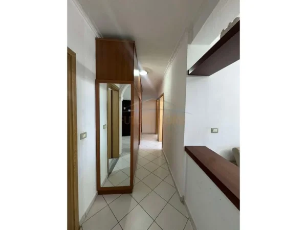 Tirane, jepet me qera apartament 2+1 Kati 8, 113 m² 450 € (Unaza e Re)