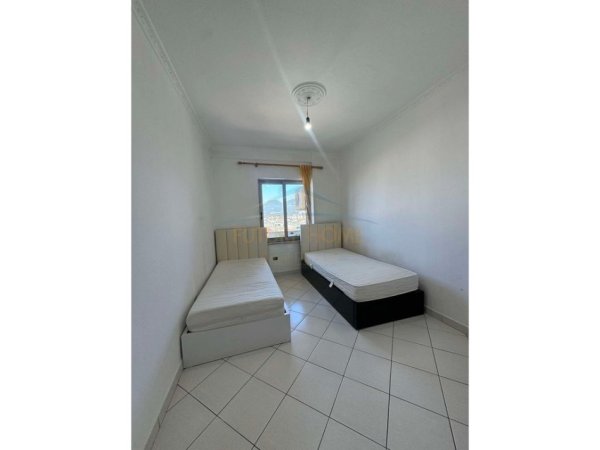 Tirane, jepet me qera apartament 2+1 Kati 8, 113 m² 450 € (Unaza e Re)