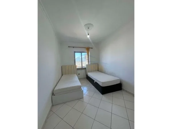 Tirane, jepet me qera apartament 2+1 Kati 8, 113 m² 450 € (Unaza e Re)