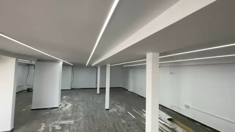 Tirane, jepet me qera dyqan Kati 0, 220 m² 2.000 € (FUSHA E AVIACIONIT)