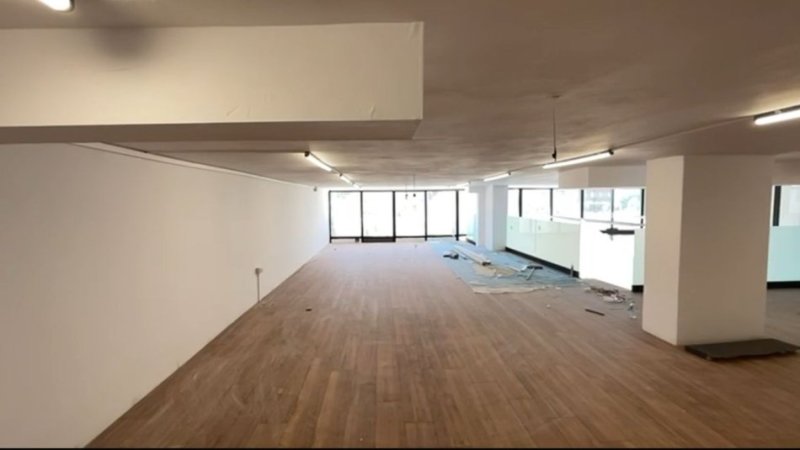 Tirane, jepet me qera dyqan Kati 0, 220 m² 2.000 € (FUSHA E AVIACIONIT)