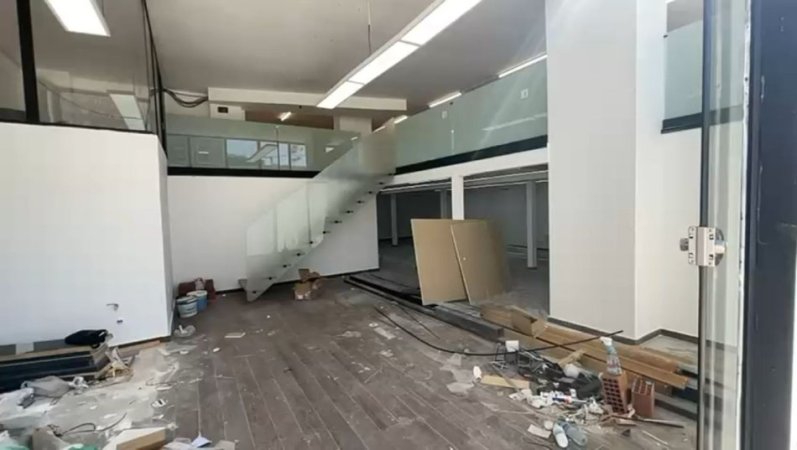 Tirane, jepet me qera dyqan Kati 0, 220 m² 2.000 € (FUSHA E AVIACIONIT)