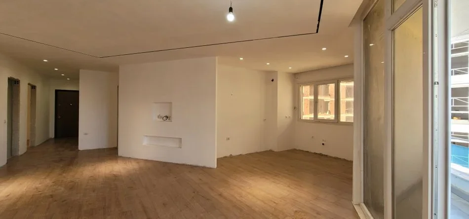 Tirane, shitet apartament 2+1+Ballkon Kati 2, 117 m² 210.000 € (Kopështi zoologjik)