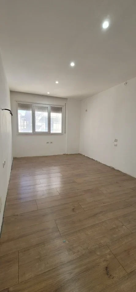 Tirane, shitet apartament 2+1+Ballkon Kati 2, 117 m² 210.000 € (Kopështi zoologjik)