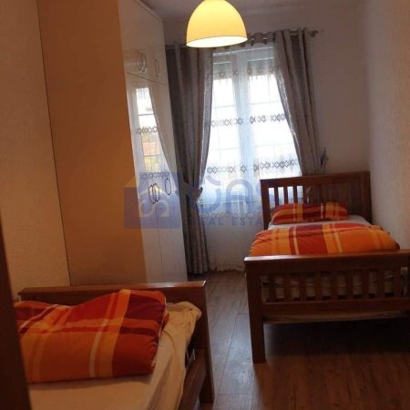 Tirane, jepet me qera apartament 2+1+Aneks+Ballkon Kati 2, 105 m² 450 € (5 Maji , Pran shkolles &quot;Kico Blushi&quot; .)