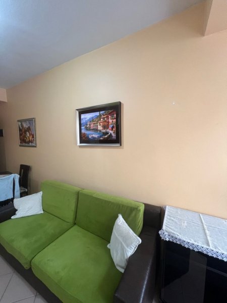 Tirane, jepet me qera apartament 1+1+Ballkon Kati 1, 53 m² 450 € (mine peza)