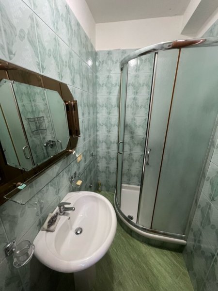 Tirane, jepet me qera apartament 1+1+Ballkon Kati 1, 53 m² 450 € (mine peza)