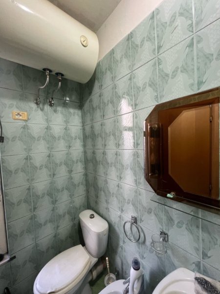 Tirane, jepet me qera apartament 1+1+Ballkon Kati 1, 53 m² 450 € (mine peza)