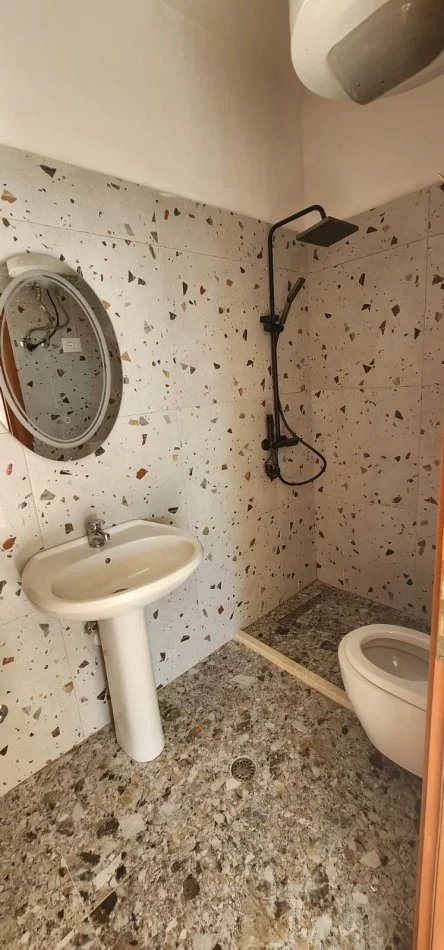 Tirane, shitet apartament 1+1+Ballkon Kati 4, 59 m² 78.000 € (Fresk , Rruga e Teleferikut)