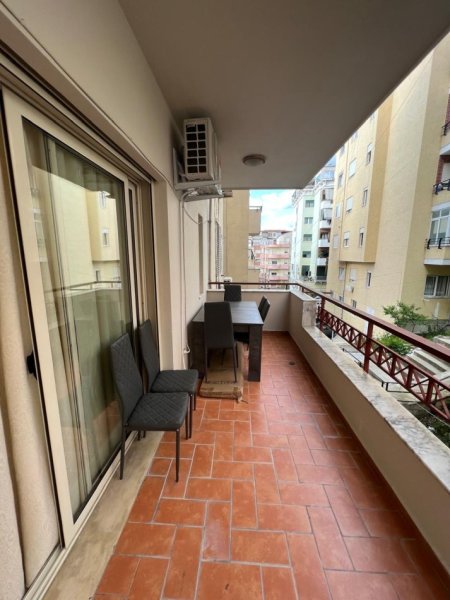 Tirane, jepet me qera apartament 2+1 Kati 2, 120 m² 600 € 