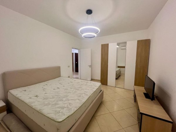 Tirane, jepet me qera apartament 2+1 Kati 2, 120 m² 600 € 