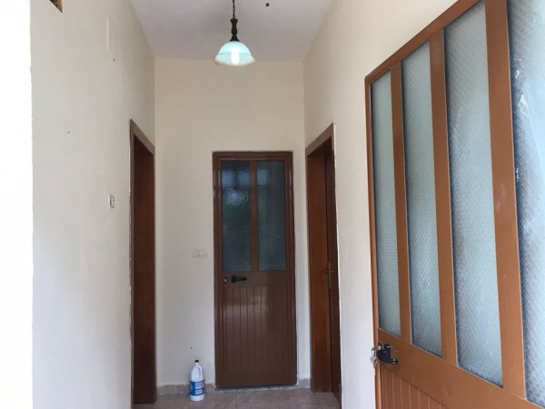 Tirane, jepet me qera apartament 2+1+Ballkon Kati 1, 120 m² 350 € (ne rrugen Pal Hasi Tirane.)