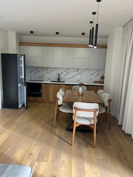 Tirane, jepet me qera apartament 2+1 , 98 m² 700 € 