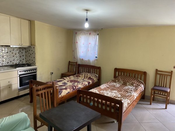Tirane, jepet me qera garsonier Kati 1, 40 m² 150 € (Rruga Jordan Misja)