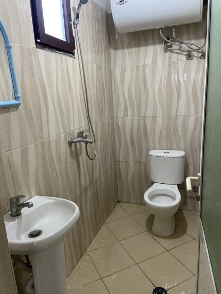 Tirane, jepet me qera garsonier Kati 1, 40 m² 150 € (Rruga Jordan Misja)