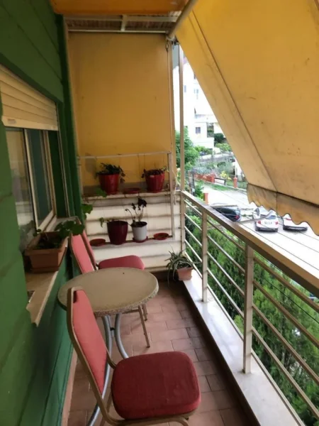 Tirane, jepet me qera apartament 2+1+Ballkon Kati 3, 100 m² 500 € (Ali Demi)