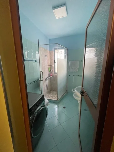 Tirane, shes apartament duplex 3+1+Aneks+Ballkon Kati 5, 106 m² 180.000 € (Rruga bardhyl)