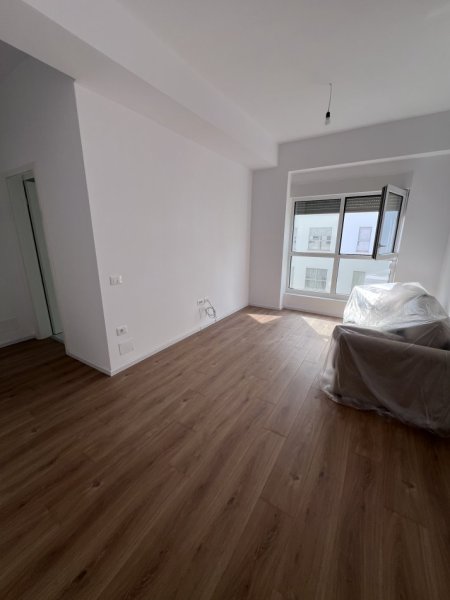 Tirane, jepet me qera apartament 1+1+Ballkon Kati 5, 52 m² 400 € (Ali Demi)