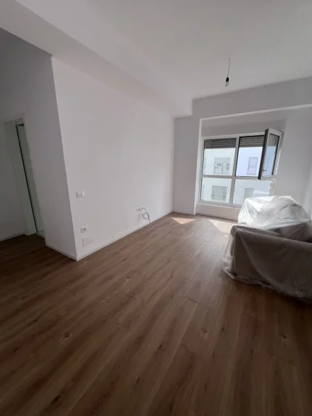 Tirane, jepet me qera apartament 1+1+Ballkon Kati 5, 52 m² 400 € (Ali Demi)