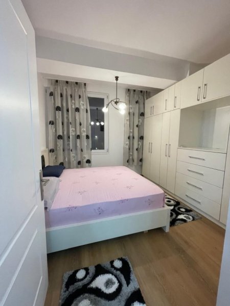 Tirane, jepet me qera apartament 1+1 Kati 4, 55 m² 450 € (Endri Keko)