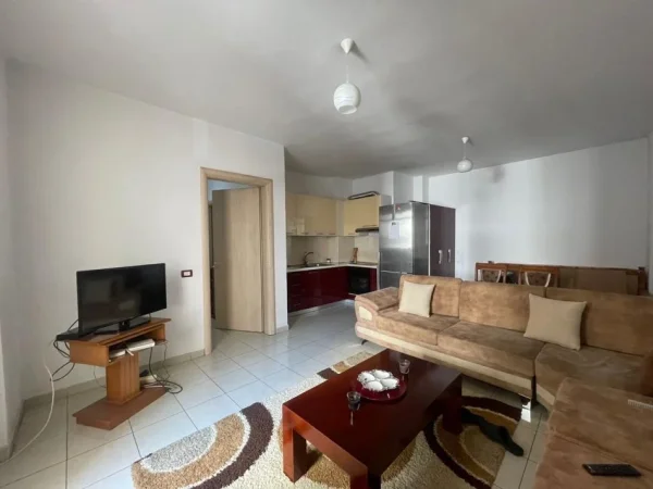Tirane, jap me qera apartament 1+1 Kati 3, 400 € (Astir, pallati prapa hidrosanitare Mario)