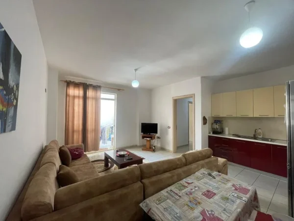 Tirane, jap me qera apartament 1+1 Kati 3, 400 € (Astir, pallati prapa hidrosanitare Mario)