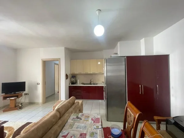 Tirane, jap me qera apartament 1+1 Kati 3, 400 € (Astir, pallati prapa hidrosanitare Mario)
