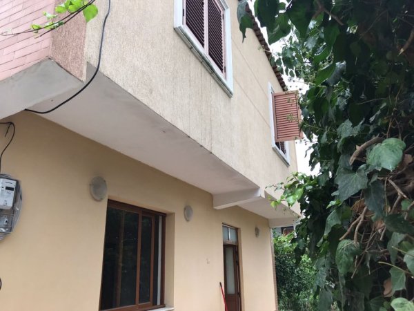 Tirane, jap me qera apartament 2+1+Ballkon Kati 1, 120 m² 350 € (ne rrugen Pandi Stillu Tirane.)