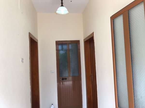 Tirane, jap me qera apartament 2+1+Ballkon Kati 1, 120 m² 350 € (ne rrugen Pandi Stillu Tirane.)