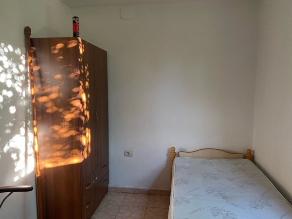 Tirane, jap me qera apartament 2+1+Ballkon Kati 1, 120 m² 350 € (ne rrugen Pandi Stillu Tirane.)