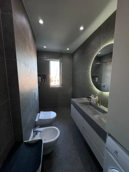 Tirane, shitet apartament 1+1+Ballkon Kati 4, 74 m² 135.000 € (Rruga Osman Jonuzi)