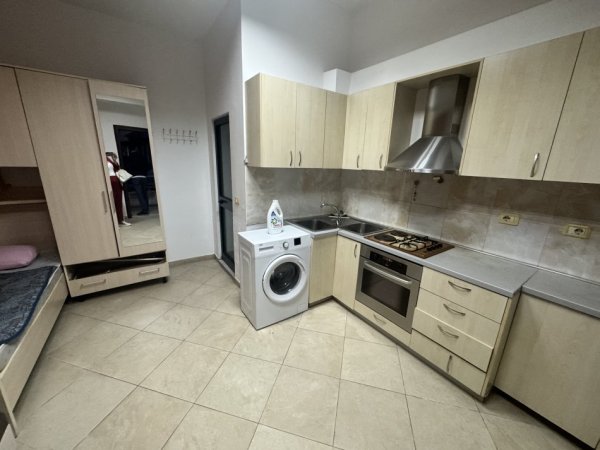 Tirane, jepet me qera garsonier Kati 2, 25 m² 300 € (21 Dhjetori mulliri i vjeter)