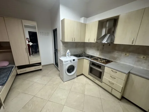Tirane, jepet me qera garsonier Kati 2, 25 m² 300 € (21 Dhjetori mulliri i vjeter)