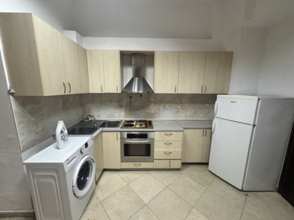 Tirane, jepet me qera garsonier Kati 2, 25 m² 300 € (21 Dhjetori mulliri i vjeter)
