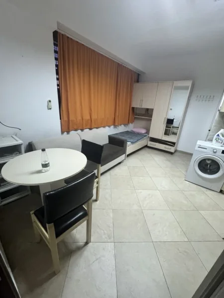 Tirane, jepet me qera garsonier Kati 2, 25 m² 300 € (21 Dhjetori mulliri i vjeter)