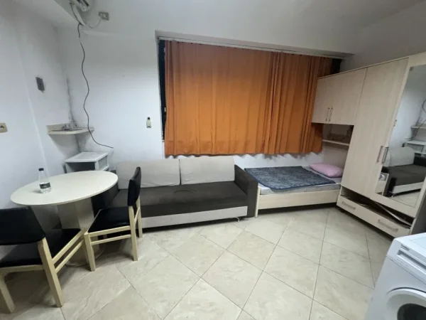 Tirane, jepet me qera garsonier Kati 2, 25 m² 300 € (21 Dhjetori mulliri i vjeter)