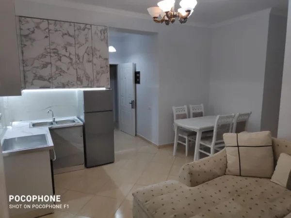 Tirane, jepet me qera apartament 2+1+Ballkon Kati 1, 85 m² 450 € (Rruga Kokonozve)