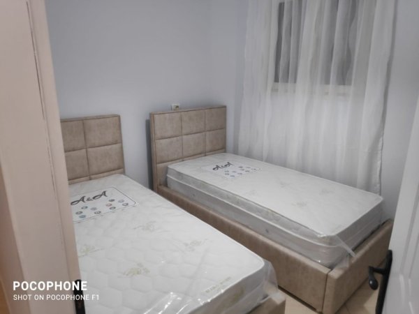 Tirane, jepet me qera apartament 2+1+Ballkon Kati 1, 85 m² 450 € (Rruga Kokonozve)