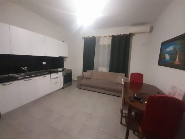 Tirane, jepet me qera Vile 1+1 Kati 1, 70 m² 350 € (Rruga Mihal Grameno)