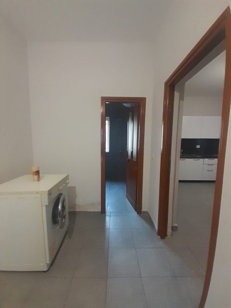 Tirane, jepet me qera Vile 1+1 Kati 1, 70 m² 350 € (Rruga Mihal Grameno)