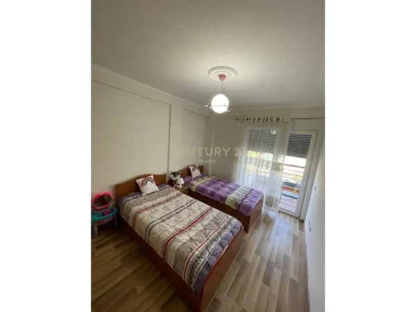 Tirane, jepet me qera apartament 2+1+Aneks+Ballkon Kati 4, 104 m² 800 € (Neom113733)