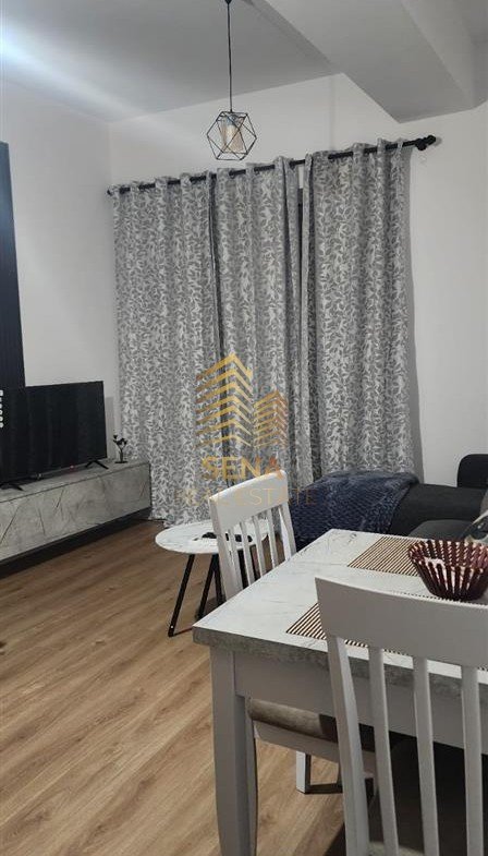 Tirane, jepet me qera garsonier 1+1 Kati 1, 40 m² 300 € (Rruga Muhamed Gjollesha, prane Mullirit)