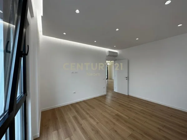 Tirane, jepet me qera apartament 2+1+Aneks+Ballkon Kati 9, 105 m² 860 € (Neom113991)
