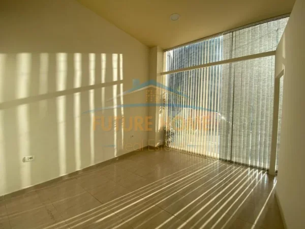 Tirane, jepet me qera ambjent biznesi Kati 0, 44 m² 600 € (Ish Ekspozita, Rruga Sami Frasheri)