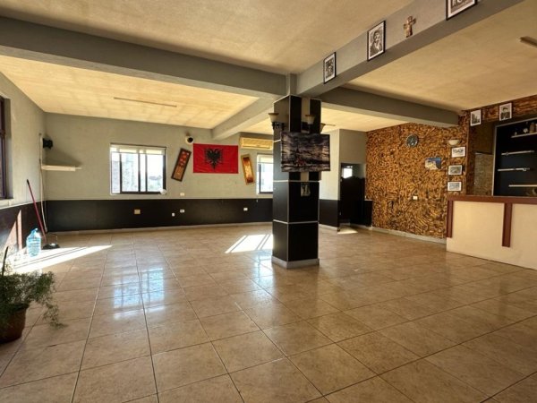 Tirane, jepet me qera ambjent biznesi Kati 1, 200 m² 700 € 