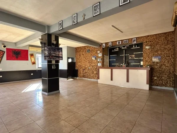 Tirane, jepet me qera ambjent biznesi Kati 1, 200 m² 700 € 