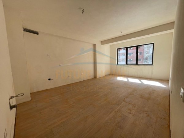 Tirane, shitet apartament 2+1+Ballkon Kati 1, 97 m² 118.000 € (Unaza e Re)