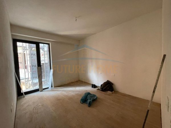 Tirane, shitet apartament 2+1 Kati 1, 97 m² 118.000 € (Unaza e Re)